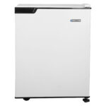 یخچال 3 فوت ایستکول مدل 2403، با ارتفاع 59، عمق 53 و پهنای 45 سانتی‌ متر، میزان مصرف انرژی A+، دارای 2 طبقه، دارای سیستم دیفراست