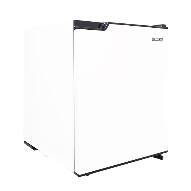 یخچال 3 فوت ایستکول مدل 2403، با ارتفاع 59، عمق 53 و پهنای 45 سانتی‌ متر، میزان مصرف انرژی A+، دارای 2 طبقه، دارای سیستم دیفراست